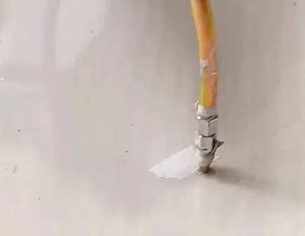 灵武瓷砖空鼓维修公司专业解答在瓷砖铺贴过程中，如果使用的砂料过粗（如全部使用了粗砂），可能会导致以下问题